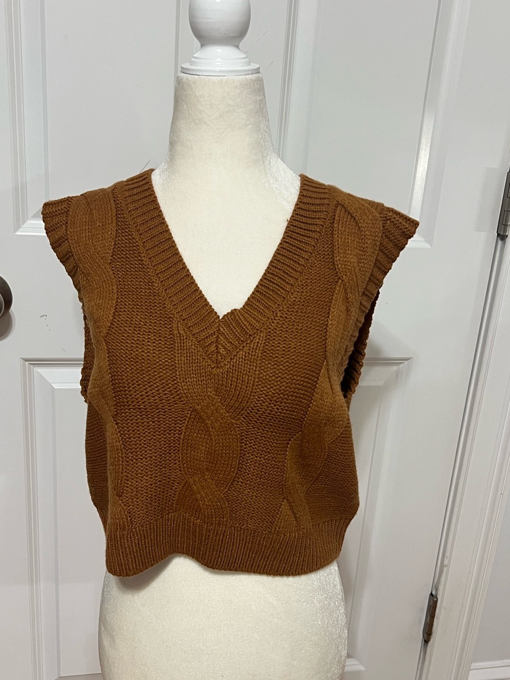 Pink Rose Cropped Cable Knit V-Neck Sweater Vest in Brown